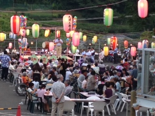 各地区夏祭り・盆踊り大会に参加。